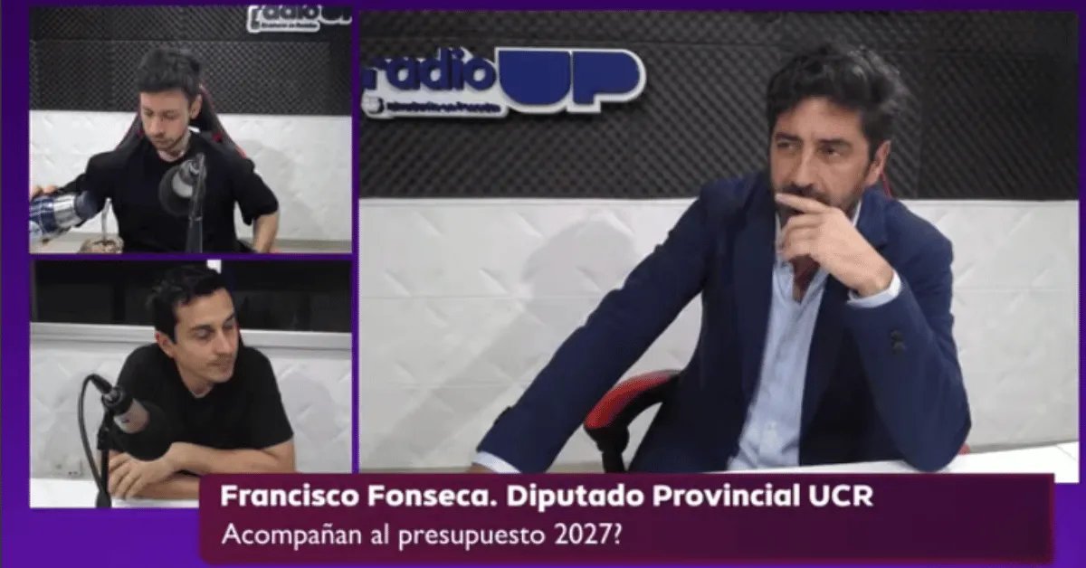 El diputado Francisco Fonseca (UCR), con la mano en el mentón, durante la entrevista de Radio Up sobre un frente con Passalacqua